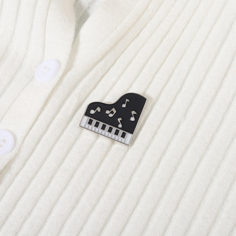Concert Enamel Pin Piano Violi - Musical Instrument Names recension och pris